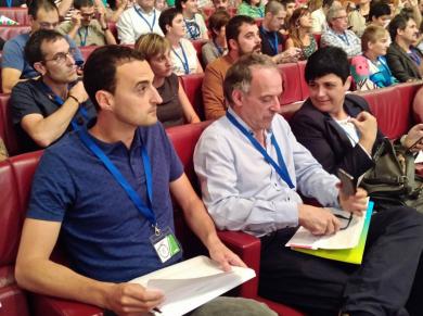Asier Vega Bizkaiko EH Bilduren koordinatzailea eta Ander Rodriguez Politika Sozialeko arduraduna